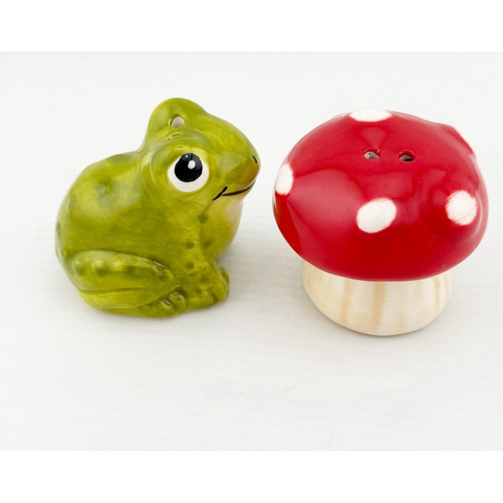 Frog And Mushroom Salt And Pepper Shakers. Stand 1.5" Tall.